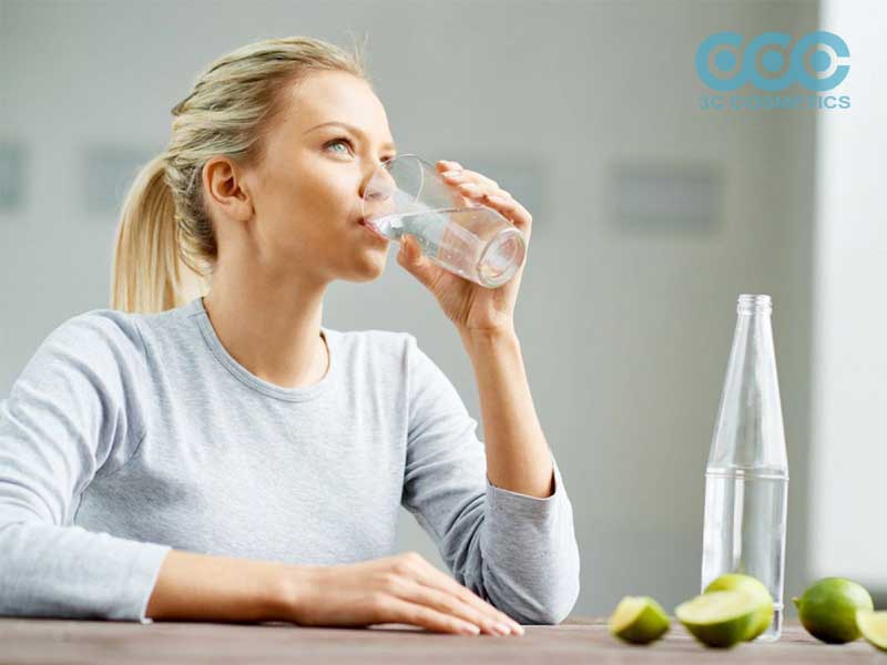 Uống nhiều nước giúp lọc cơ thể